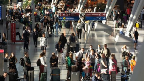 Flughafen Düsseldorf: Nach Ferien-Chaos – Warteschlangen sollen mit diesem Trick vermieden werden
