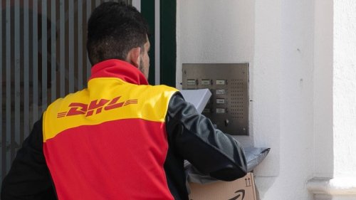 DHL: Kunden beobachten seltsames Phänomen bei Zustellung – Paketdienst gibt Erklärung ab