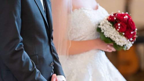 Hochzeit: Bräutigam wird während Trauung von Polizei abgeführt – der Grund ist unglaublich
