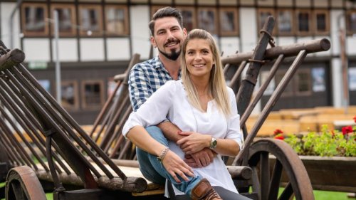 „Bauer sucht Frau“-Kandidaten landen im Bett: Landwirt Mathias ist begeistert – „Wirklich angenehm“
