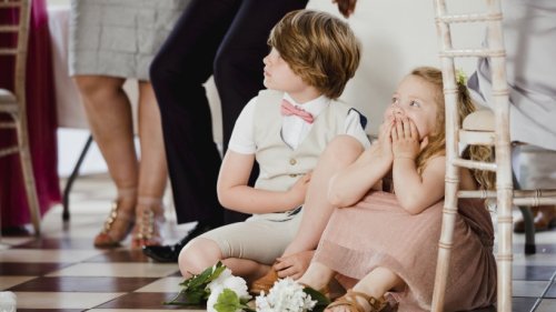 Hochzeit wird zur Katastrophe! Begleitung der Brautmutter löst bei Gästen Panik aus