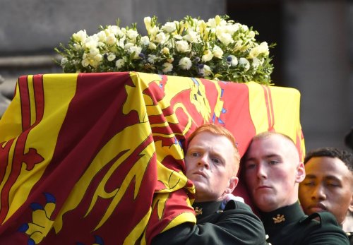 Queen Elizabeth II.: Skandal bei Trauerfeier – Polizei muss eingreifen