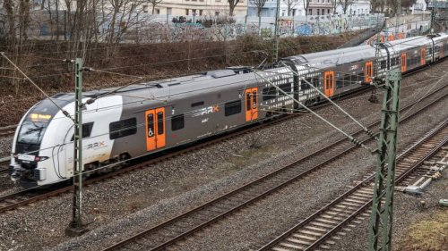 Ruhrgebiet: Frau (23) steigt in Zug - dann beginnt für sie ein schrecklicher Alptraum