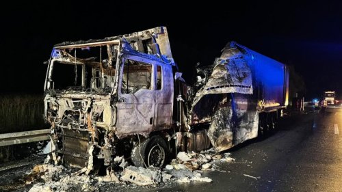 NRW: Fleisch-Laster brennt komplett aus – Vollsperrung auf der Autobahn 33