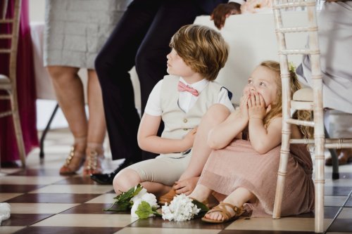 Hochzeit wird zu einer Katastrophe! Begleitung der Brautmutter löst bei Gästen Panik aus
