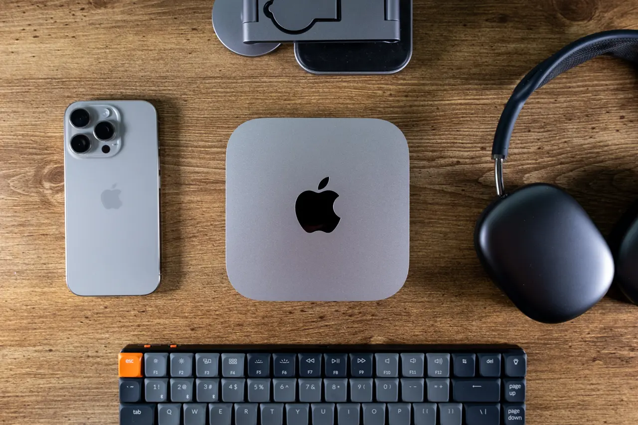 APPLE TOYS & GOODIES - cover