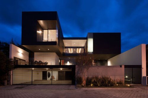 CH House by GLR Arquitectos