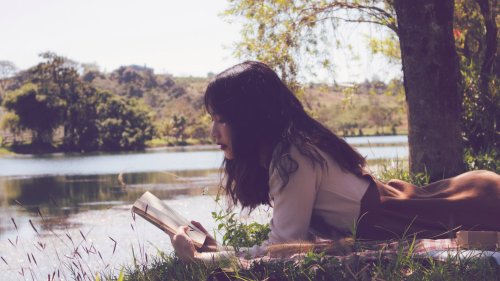 Vintage Vibes: 7 Bücher, mit denen du in vergangene Zeiten eintauchst