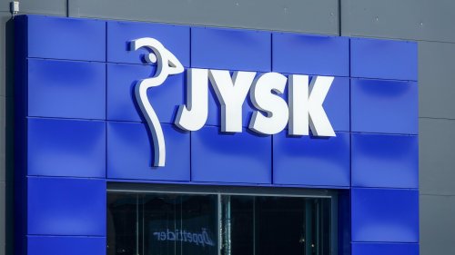 Minimalismus trifft Funktionalität: Der Jysk-Hocker begeistert auf kleinen Balkonen
