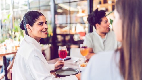 Peinliche Pausen vermeiden: Diese 7 Sätze retten jedes Gespräch
