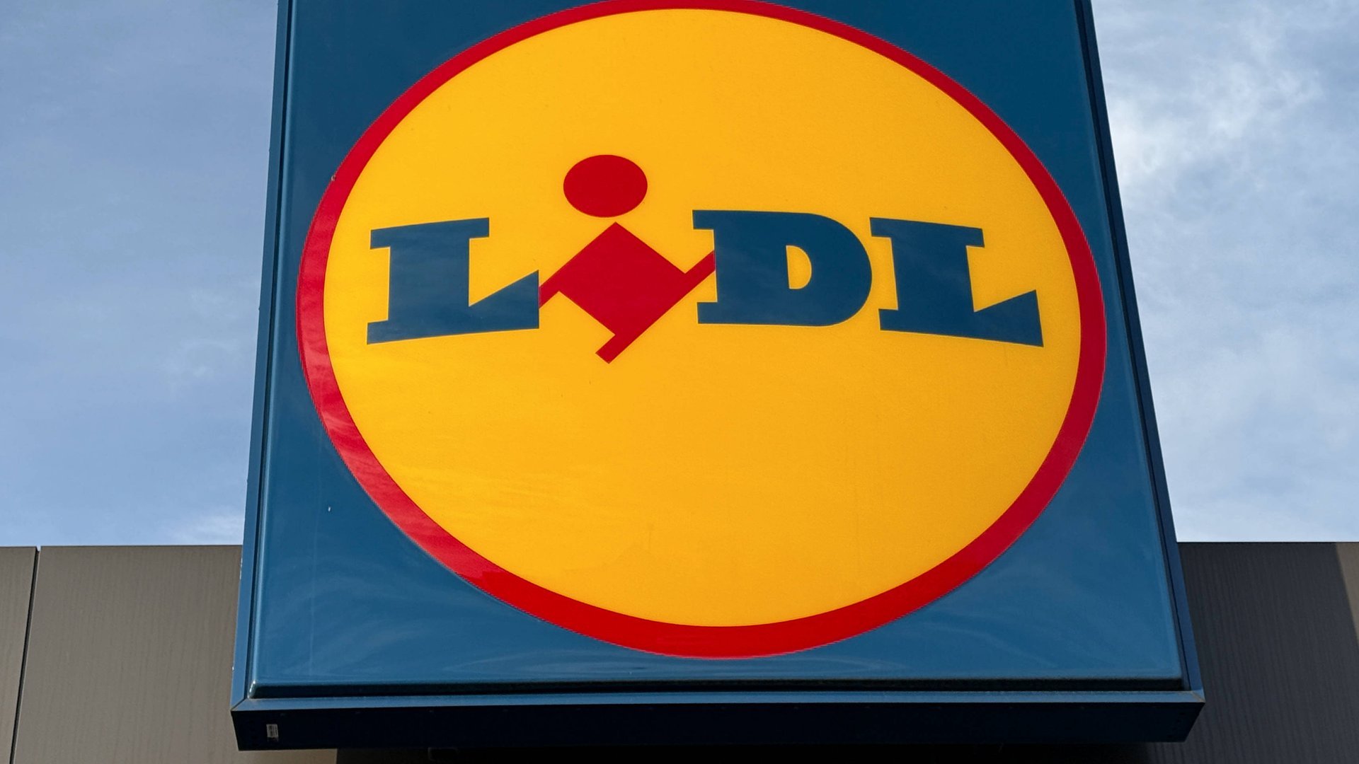 Stilvoller Sonnenschutz für draußen: Das Lidl-Sonnensegel als Highlight in deinem Garten