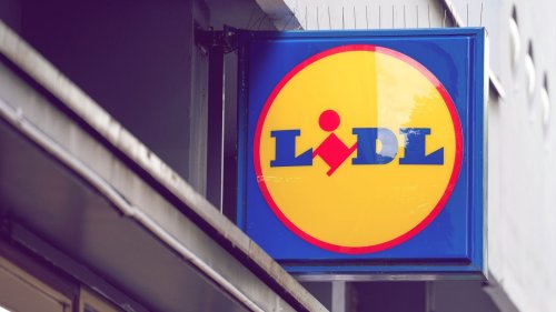 Mit dem Ampelschirm von Lidl zieht Urlaubsfeeling in deinen Garten ein
