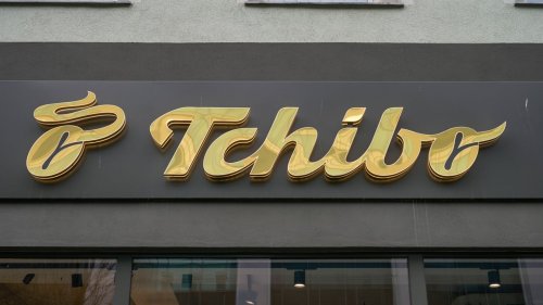 Bank, Sichtschutz und Stauraum in einem: Tchibo hat die Lösung für kleine Balkons