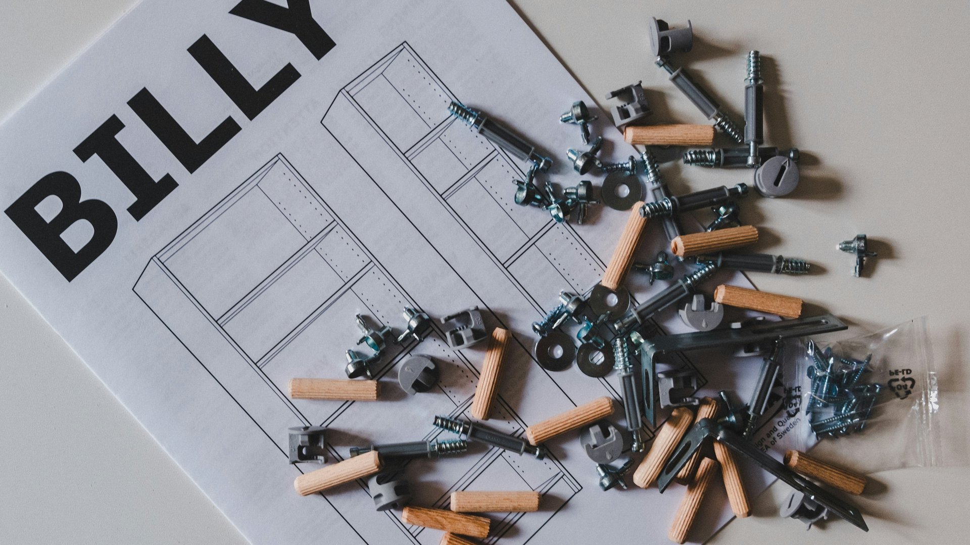 Dieses Ikea DIY macht aus BILLY ein luxuriöses Möbelstück, das extrem teuer wirkt