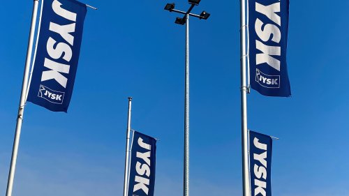 Geschützt vor Regen und Co.: Die graue Auflagenbox von Jysk für deine Garten-Sitzkissen