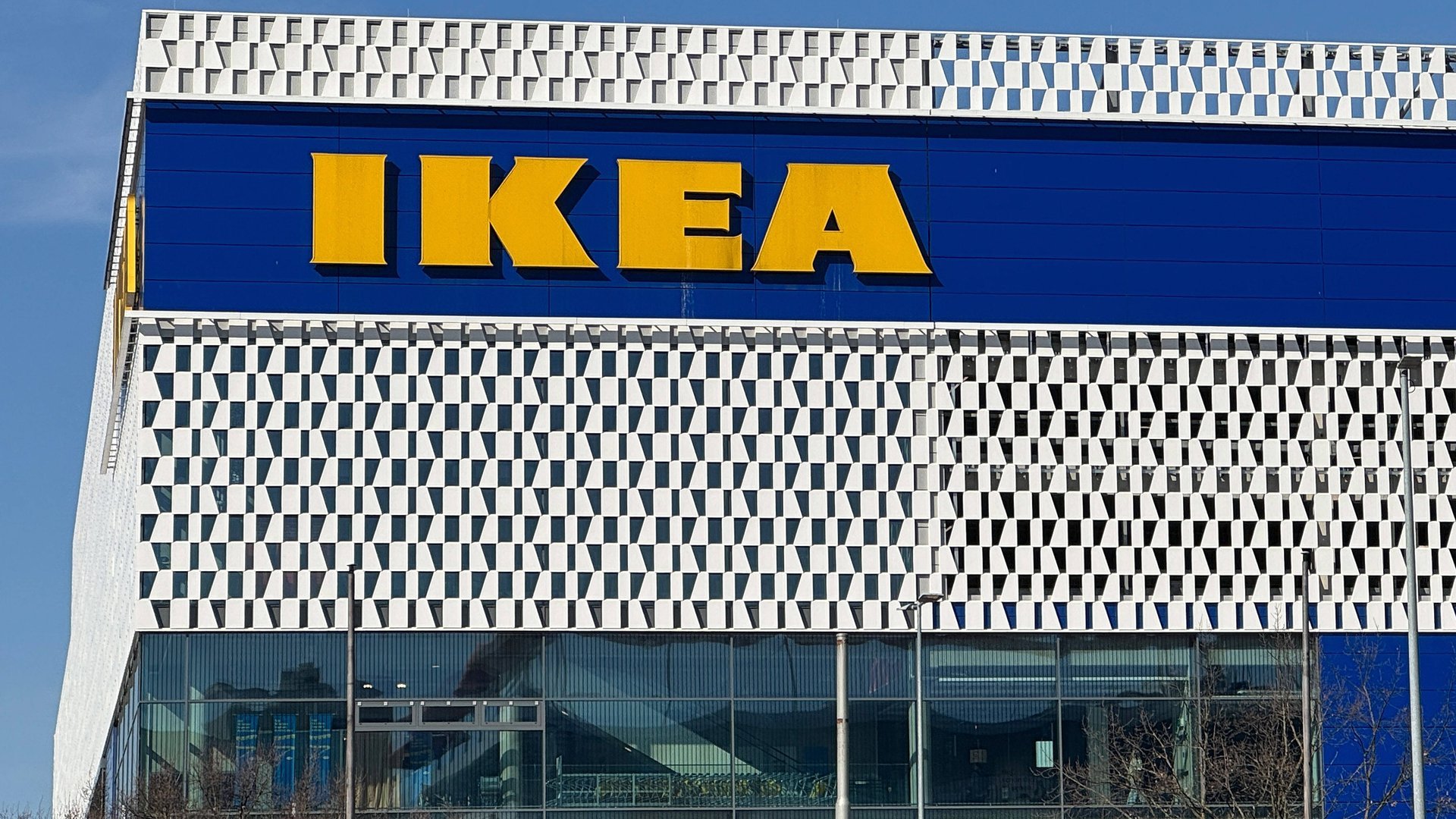 Wohlfühlstimmung für Garten und Balkon: Die schicke Ikea-Laterne für Blockkerzen