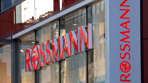 Stimmungsvolle Akzente im Garten setzen – mit den Solar-Wegleuchten von Rossmann