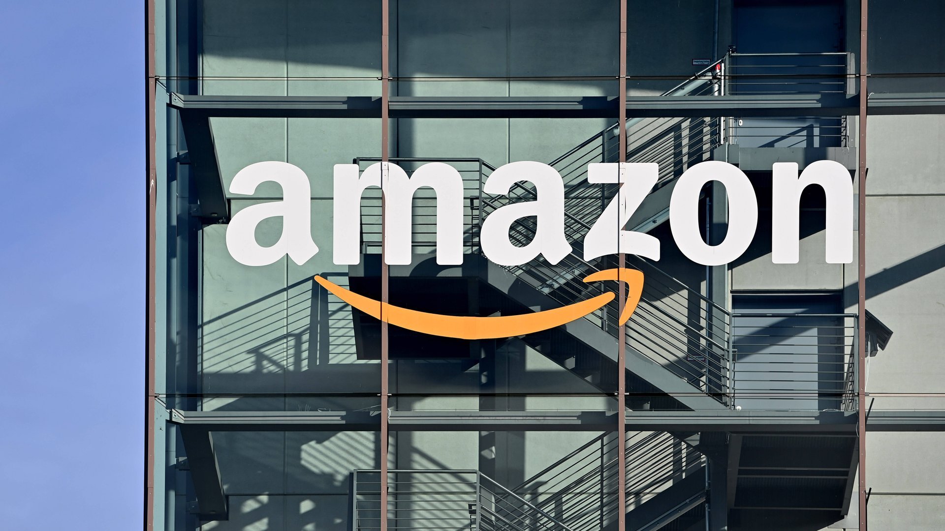 Für warme Füße und gemütliche Vibes: Die Plüsch-Pantoffeln von Amazon