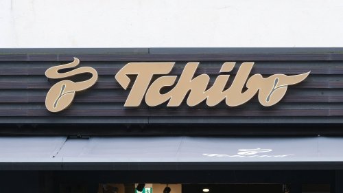 Urlaubsstimmung daheim: Mit der Palmen-Bettwäsche in Rosa von Tchibo