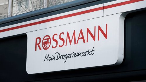 Perfekt für glatte Beine: Dieser günstige Rasierer von Rossmann begeistert alle