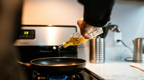 Kein angebranntes Essen mehr: So stattest du deine Pfanne mit einer Antihaftbeschichtung aus
