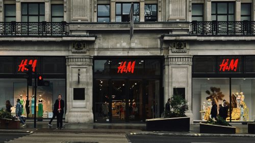 6 stylische UV-Badeteile von H&M: Sonnenschutz für dein Kind zum kleinen Preis