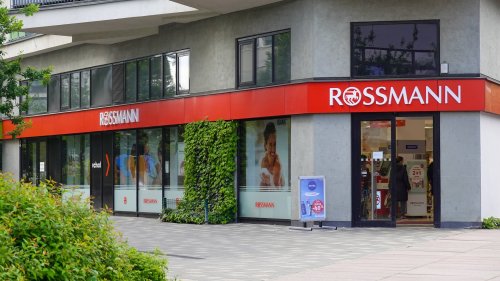 Niedliche Garten-Deko bei Rossmann: Der Solar-Springbrunnen ist ein echter Hingucker