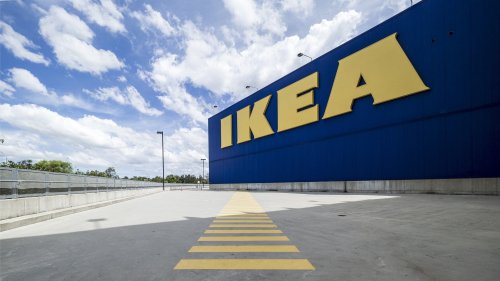 Super schick: Dieser Ikea-Hack bringt ein günstiges Küchenregal hervor