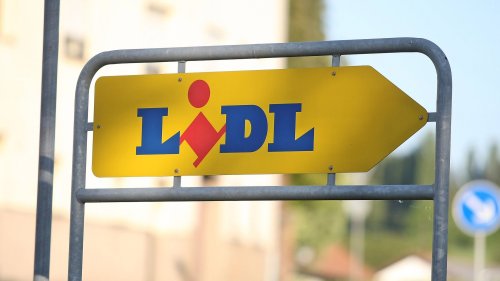 Garten-Must-have bei Lidl: Der Beistellwagen mit Edelstahlplatte begeistert Grill-Fans