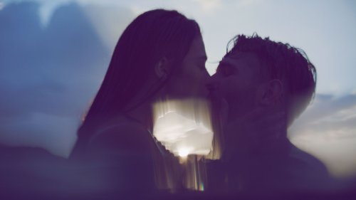 4 Sternzeichen verlieren sich im Juni in einer emotionalen Affäre