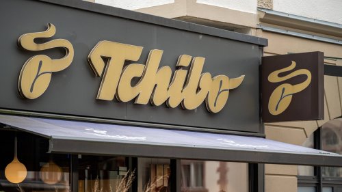 Mehr Platz im Handumdrehen: Der Tchibo-Hocker wird dank Auszieh-Funktion zur Bank!