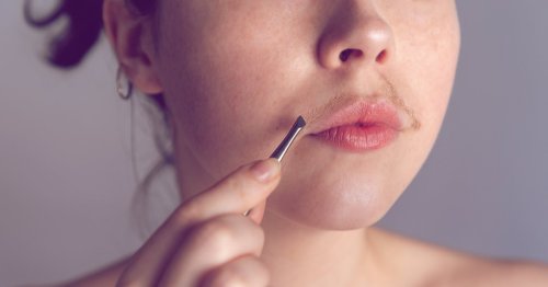 Damenbart entfernen statt rasieren: Die 4 besten Methoden im Vergleich