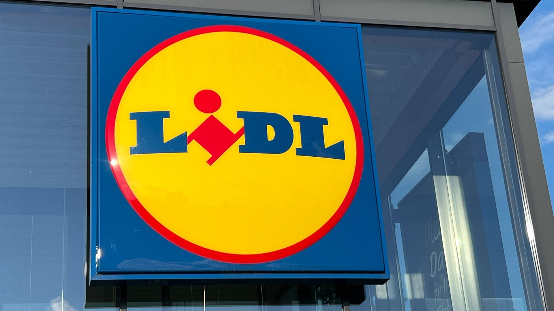 Für 20 Euro: Lidl hat die coolsten Sneaker für den Frühling