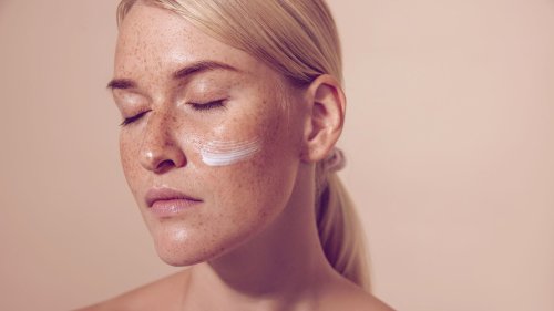 Wundermittel Bienengift: Hält die gehypte Bee Cream, was sie verspricht?