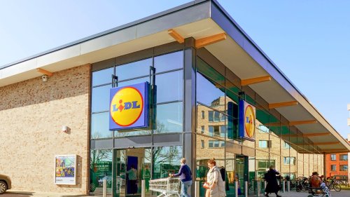 Sommerlich bunt: Das beliebte Gläserset von Lidl zaubert Farbe auf deinen Esstisch!
