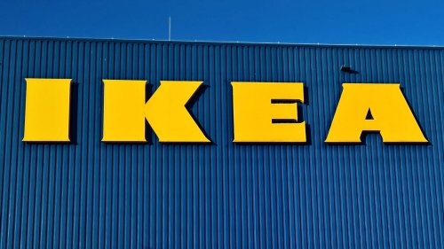 Gemütlichkeit für draußen: Entdecke Ikeas blaue Solar-Leuchte für deinen Balkon