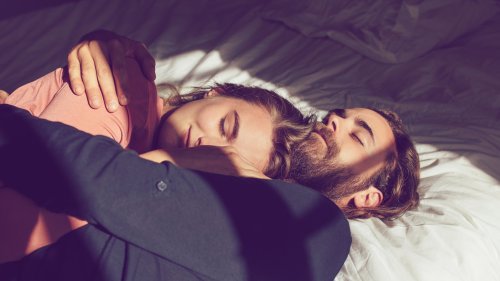 Wie zeigt sich ängstliche Bindung in Beziehungen? Eine Paartherapeutin klärt auf
