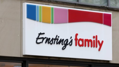 Dein Esstisch wird zum Hingucker: Mit dem farbenfrohen Tischläufer aus dem Sortiment von Ernsting's family