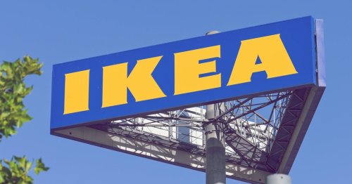Origineller Hack: In diesem hübschen Bücherregal steckt ein Ikea-Schneidebrett