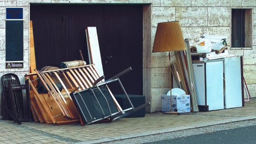 Sperrmüll entsorgen: Was darf mit und was nicht?