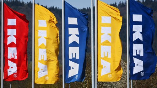 Die braune Vase von Ikea punktet mit einem besonders eleganten Look