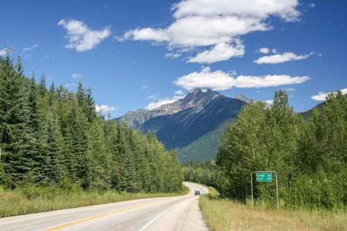 10 BEST Vancouver to Banff Tours By Train, Bus, and Shuttle!