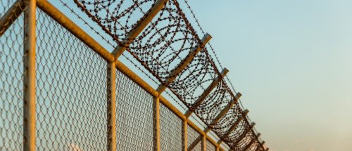 Zurück zum Thema | Suizid im Gefängnis – Wie wird mit suizidgefährdeten Menschen in Haft umgegangen? | detektor.fm – Das Podcast-Radio