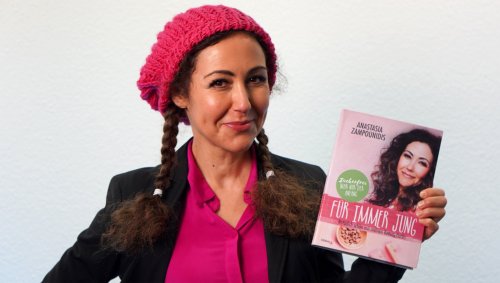 N99 | Anastasia Zampounidis über ihren persönlichen Jungbrunnen – "Ich bin eine ausgebildete Kräuterhexe" | detektor.fm – Das Podcast-Radio