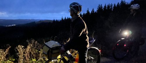 Antritt | Fahrradbeleuchtung, Tiertransport per Rad und S-Pedelec – Licht ins Dunkel mit Tiertransport | detektor.fm – Das Podcast-Radio