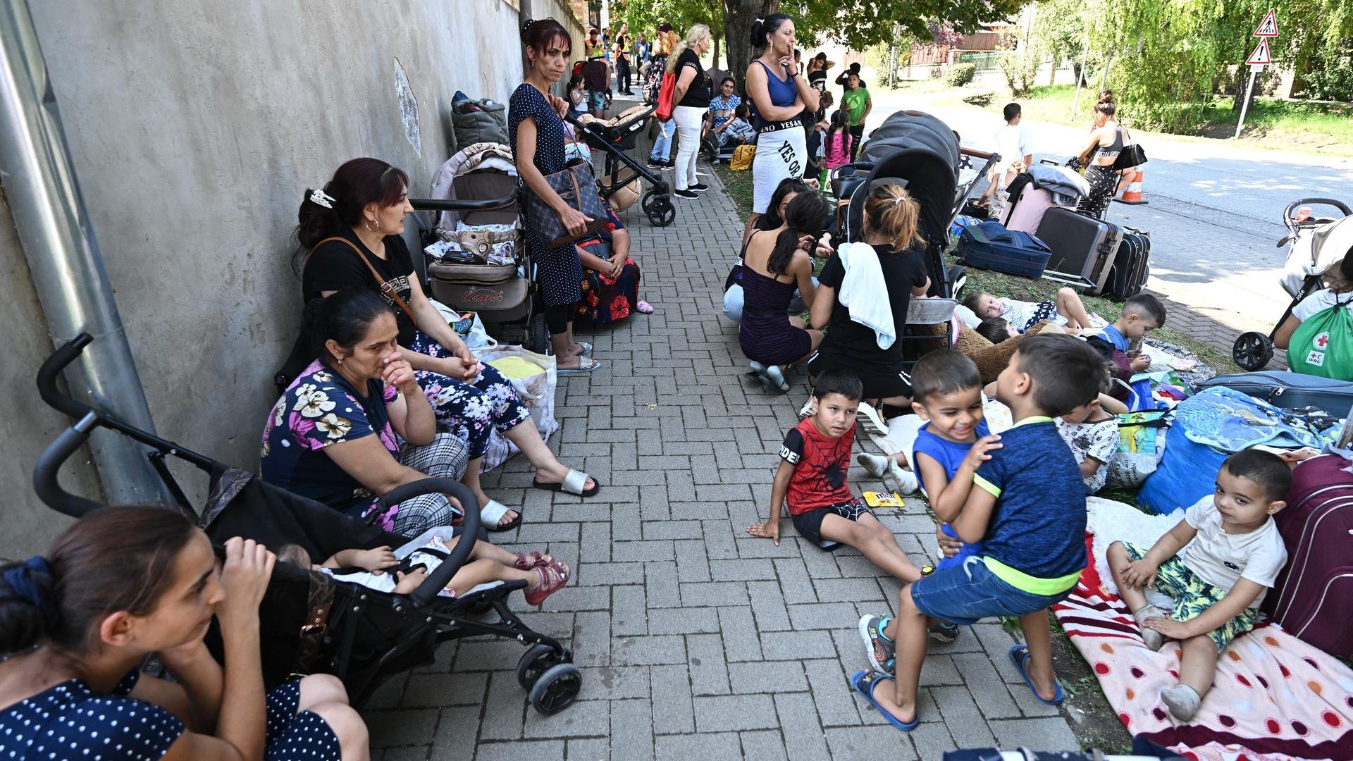 Erste Ukrainer in Ungarn müssen Flüchtlingsunterkünfte verlassen