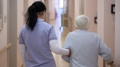 Pflege - Gesetzliche Krankenkassen verzeichnen sprunghaften Anstieg bei Pflegefällen