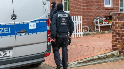 Mehrere festgenommene Jugendliche in Untersuchungshaft - Rechtsextremistische Terrorzelle zerschlagen