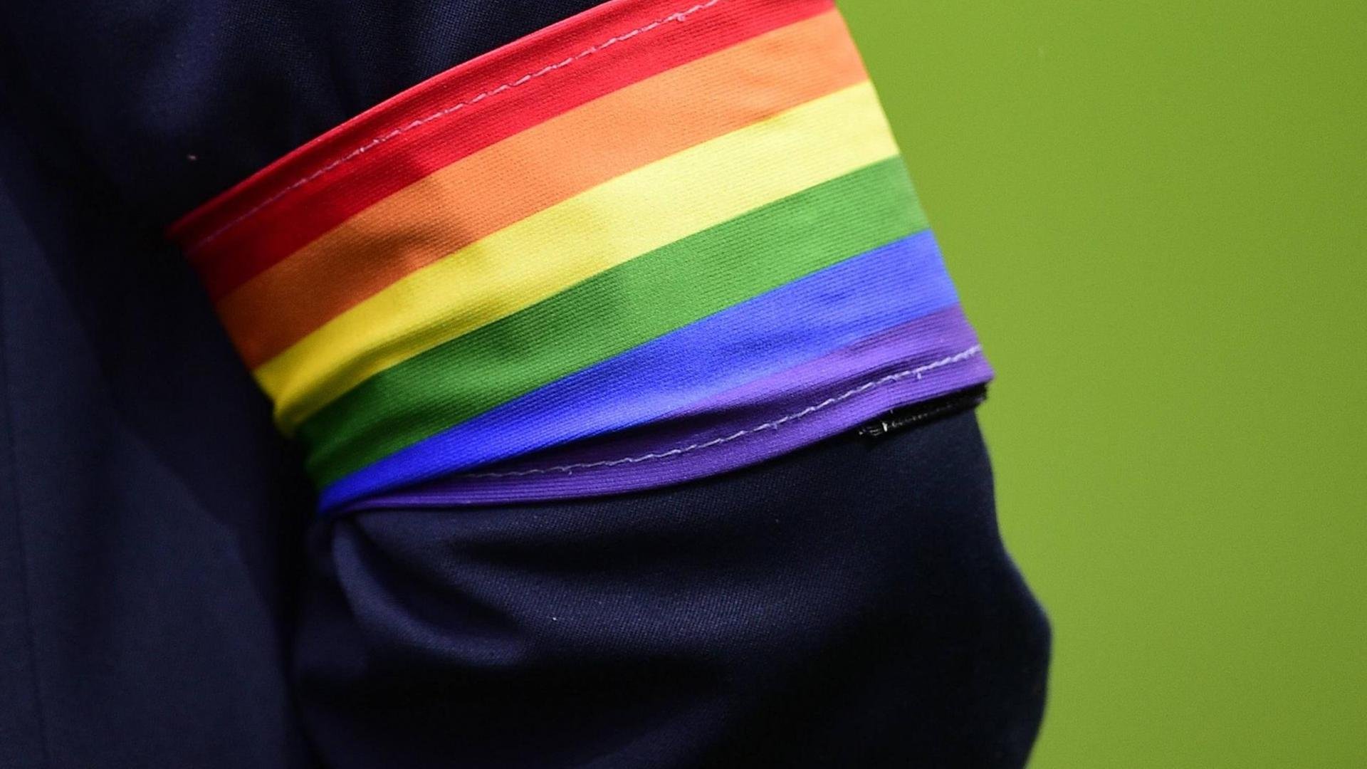 Homosexuelle Männer in Falle gelockt und misshandelt - weitere Festnahmen nach Übergriffen durch mutmaßliche Rechtsextremisten in Österreich
