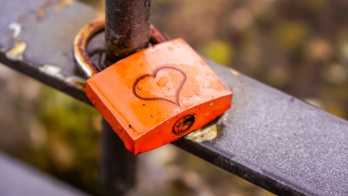 Weniger Romantik? Alle Beziehungen profitieren davon